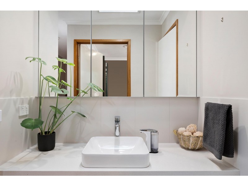 9 Duterrau Crescent, Lyneham ACT 2602
