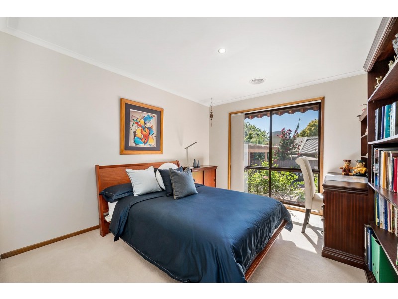 9 Duterrau Crescent, Lyneham ACT 2602
