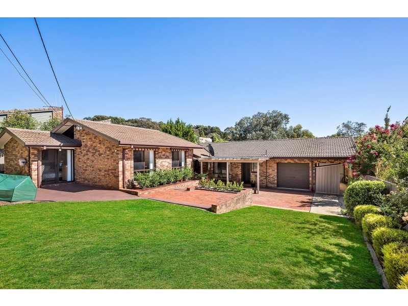 9 Duterrau Crescent, Lyneham ACT 2602