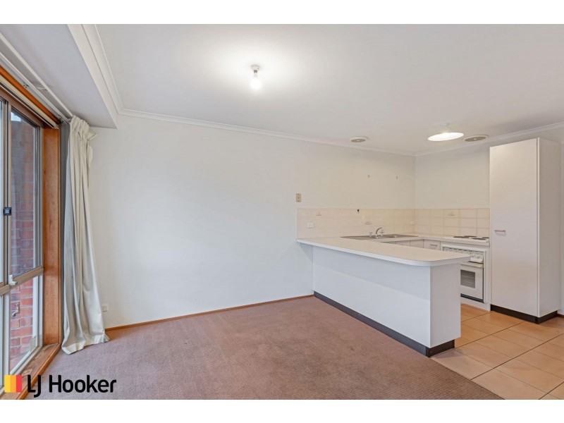 2/32 Crisp Circuit, Bruce ACT 2617