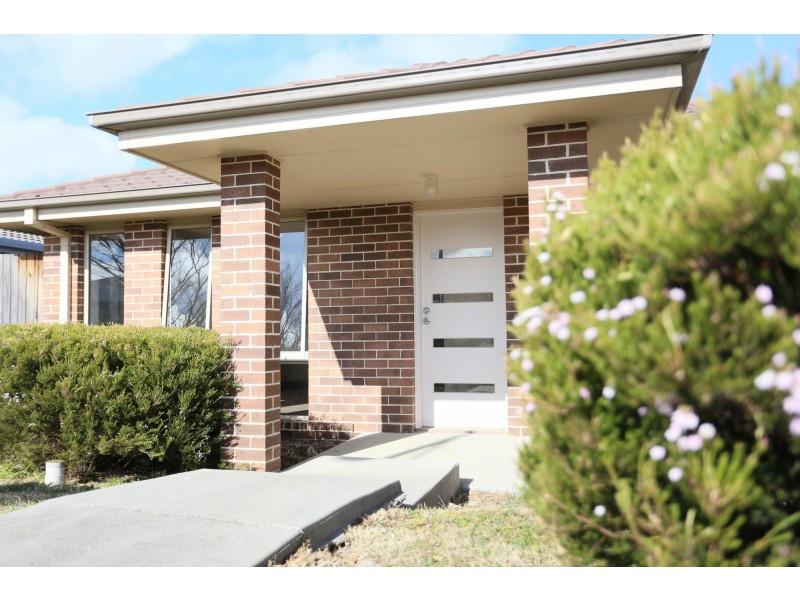 1/2 Kylie Tennant Street, Franklin ACT 2913