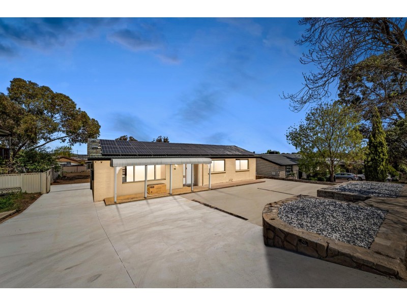12 Kinalung Place, Giralang ACT 2617