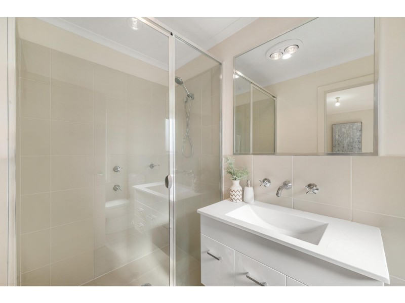 4/33 MacQuoid Street, Queanbeyan East NSW 2620