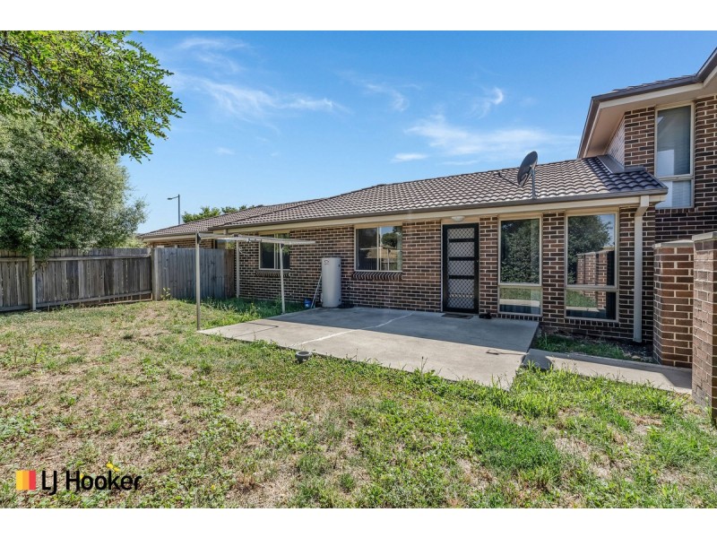 2/2 Kylie Tennant Street, Franklin ACT 2913