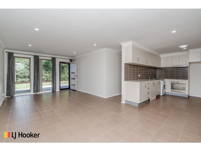 2/2 Kylie Tennant Street, Franklin ACT 2913