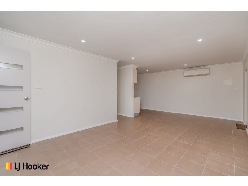 2/2 Kylie Tennant Street, Franklin ACT 2913