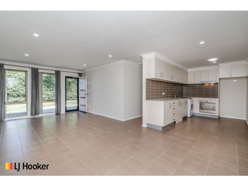 2/2 Kylie Tennant Street, Franklin ACT 2913
