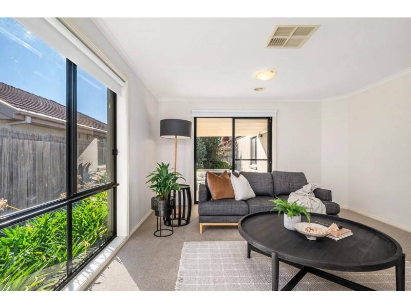 16 May Mills Close, Nicholls ACT 2913