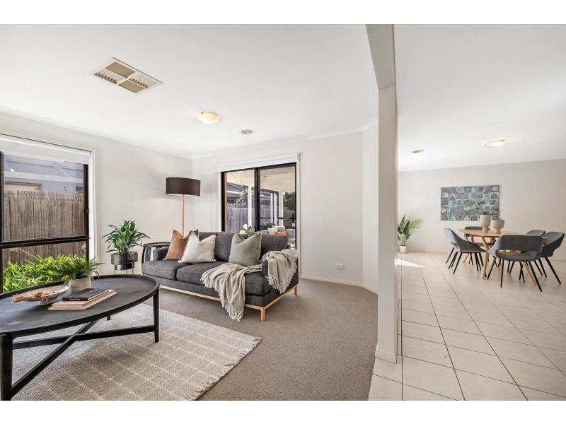 16 May Mills Close, Nicholls ACT 2913