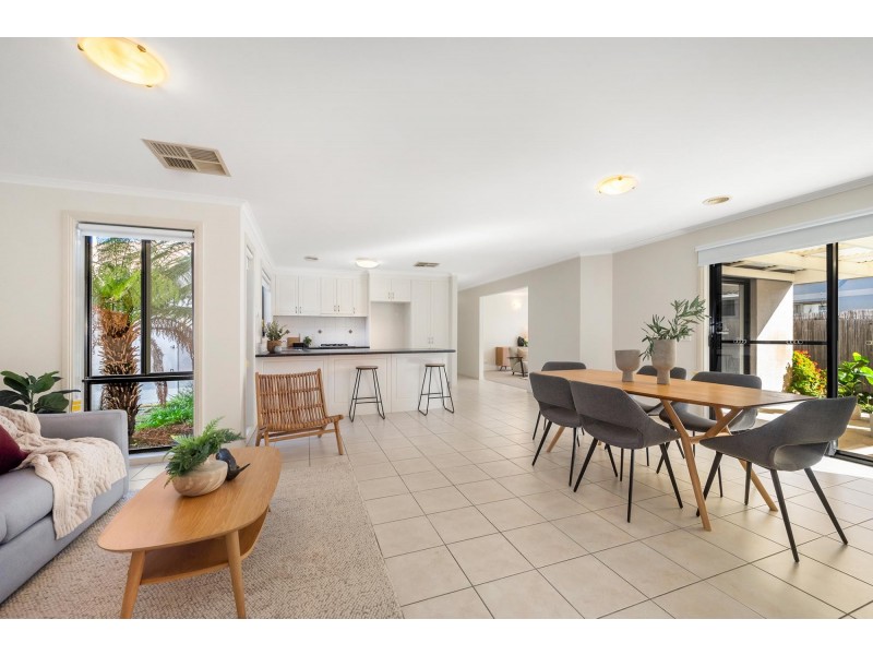 16 May Mills Close, Nicholls ACT 2913