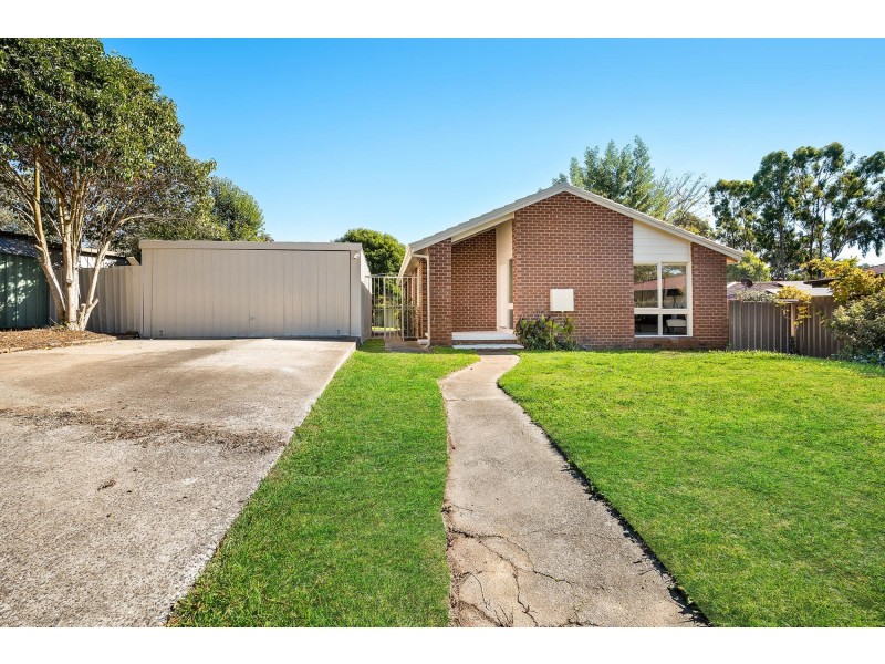 4 Selby Place, Charnwood ACT 2615