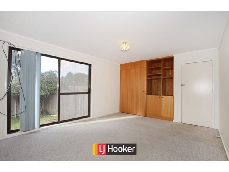 8 Weaver Place, Charnwood ACT 2615