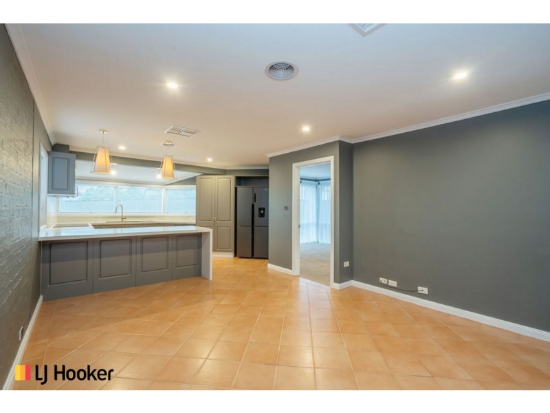 1/74 Crest Park Parade, Queanbeyan NSW 2620