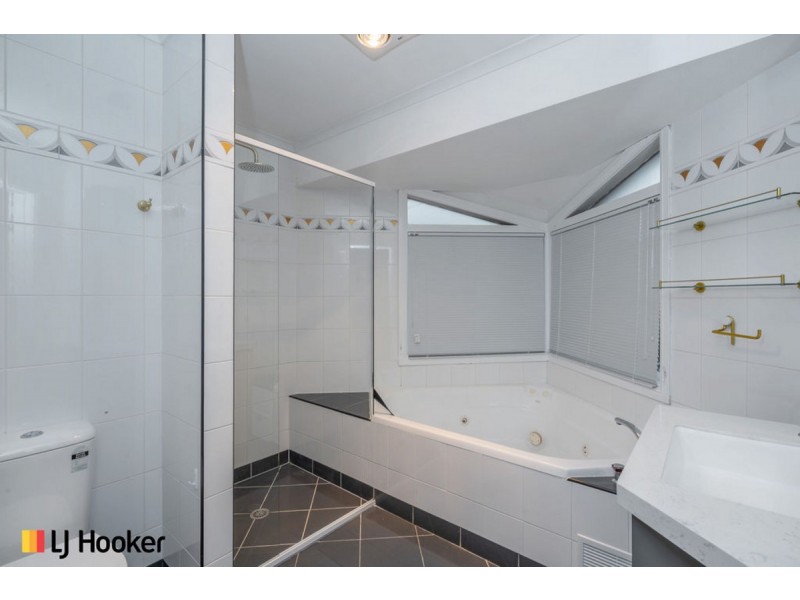 1/74 Crest Park Parade, Queanbeyan NSW 2620