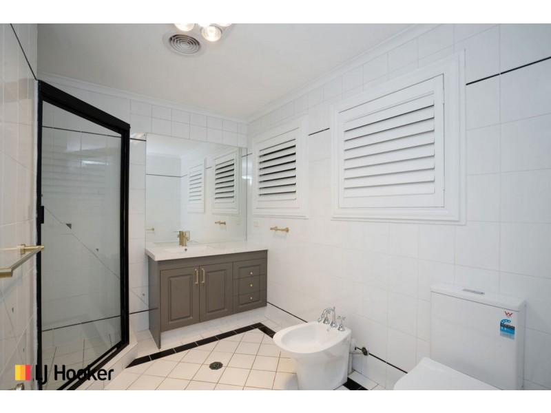 1/74 Crest Park Parade, Queanbeyan NSW 2620