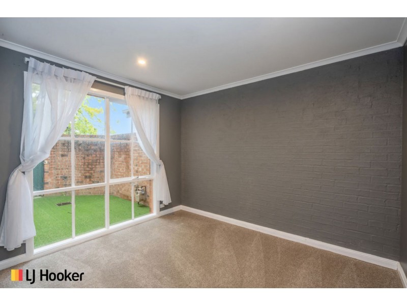 1/74 Crest Park Parade, Queanbeyan NSW 2620
