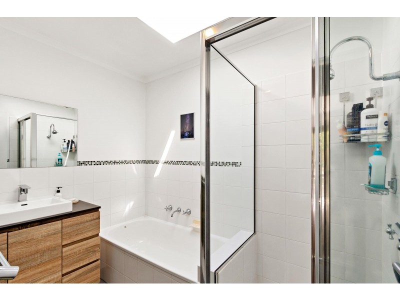 16 Lance Hill Avenue, Dunlop ACT 2615