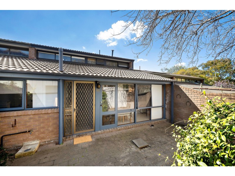 91 Barnet Close, Phillip ACT 2606