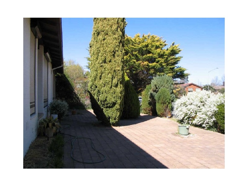 2 Geeves Court, Charnwood ACT 2615