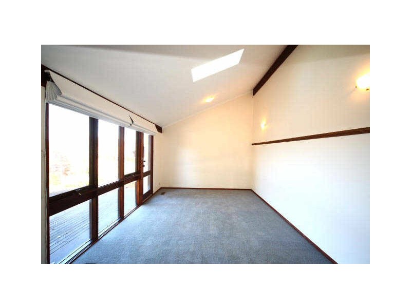 8 Camellia Place, Queanbeyan NSW 2620