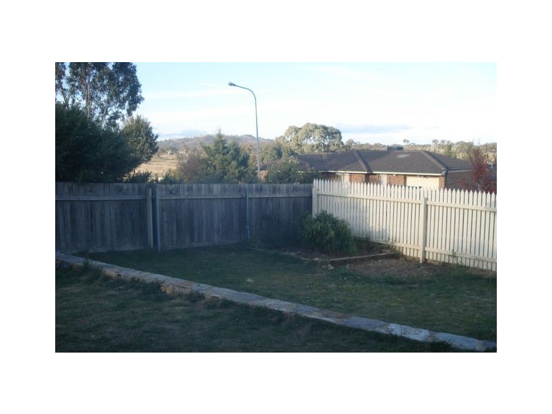 8 Loban Court, Ngunnawal ACT 2913
