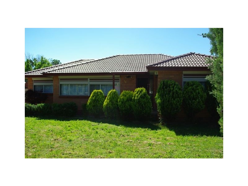 16 Powers Place, Latham ACT 2615