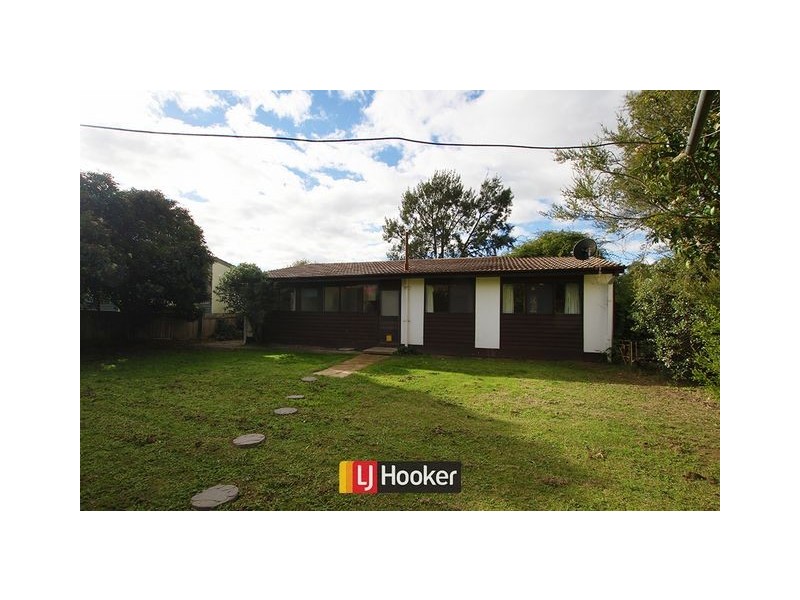 8 Weaver Place, Charnwood ACT 2615