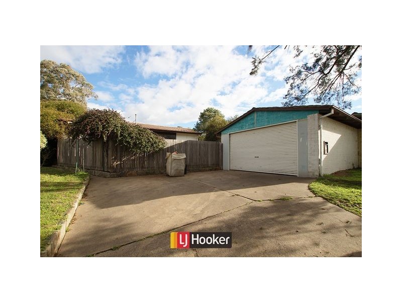 8 Weaver Place, Charnwood ACT 2615