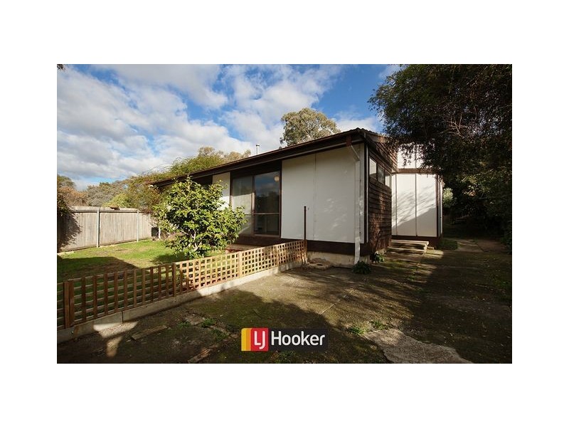 8 Weaver Place, Charnwood ACT 2615