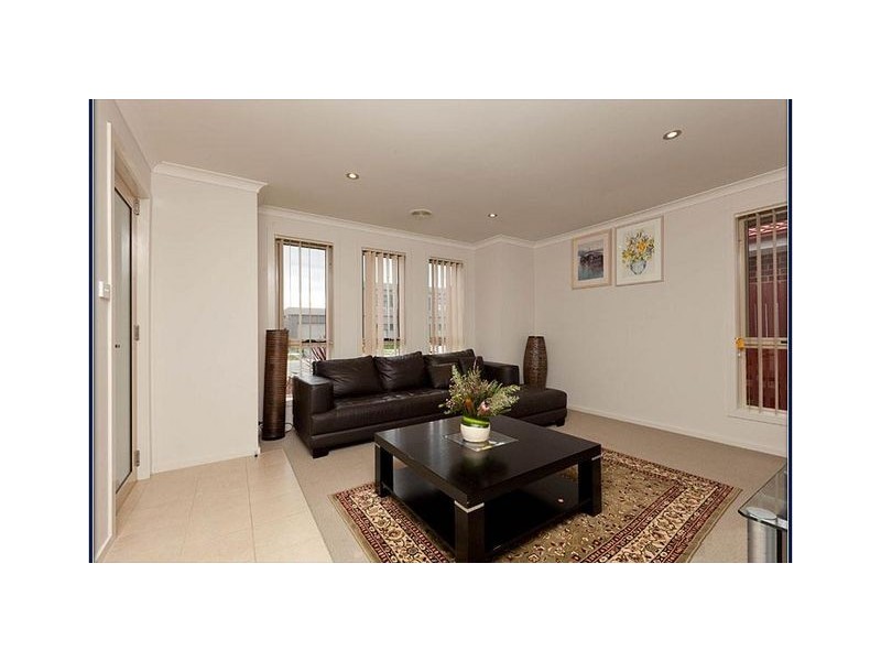 9 Olga Marsters Street, Franklin ACT 2913