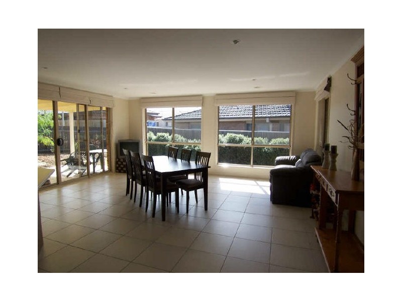 16 Splayd Place, Dunlop ACT 2615