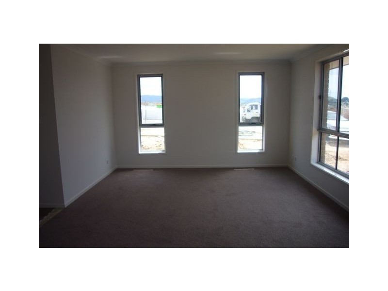 142 Macfarlane Burnett Avenue, Macgregor ACT 2615