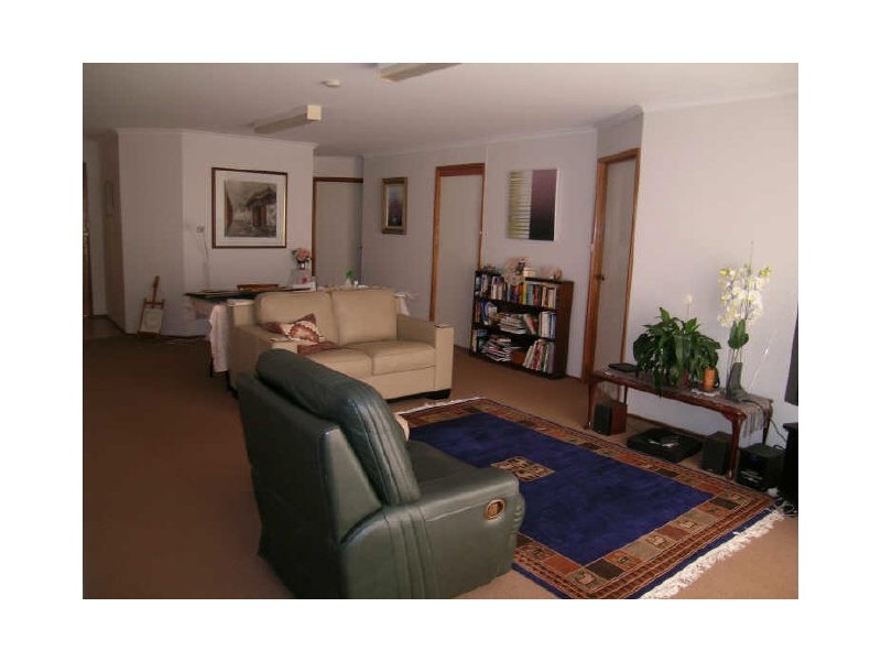 2/32 Crisp Circuit, Bruce ACT 2617