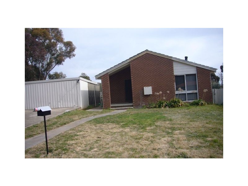 4 Selby Place, Charnwood ACT 2615
