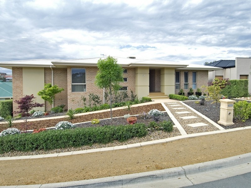 2 Evan Place, Jerrabomberra NSW 2619