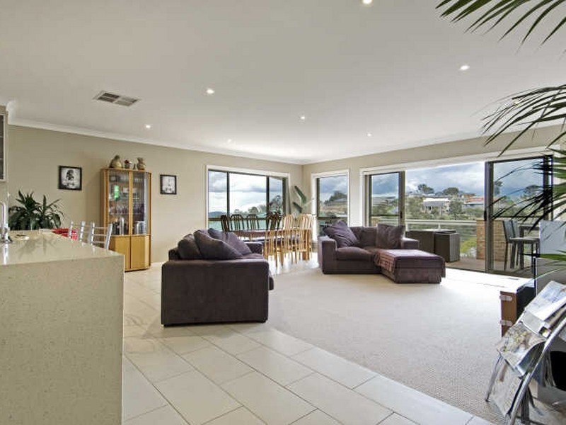 2 Evan Place, Jerrabomberra NSW 2619