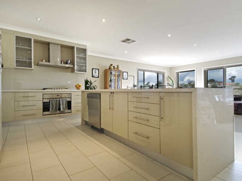 2 Evan Place, Jerrabomberra NSW 2619