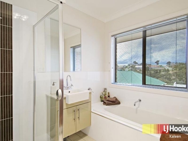 2 Evan Place, Jerrabomberra NSW 2619
