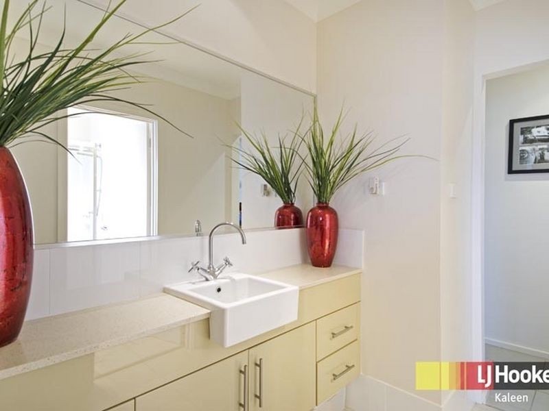 2 Evan Place, Jerrabomberra NSW 2619