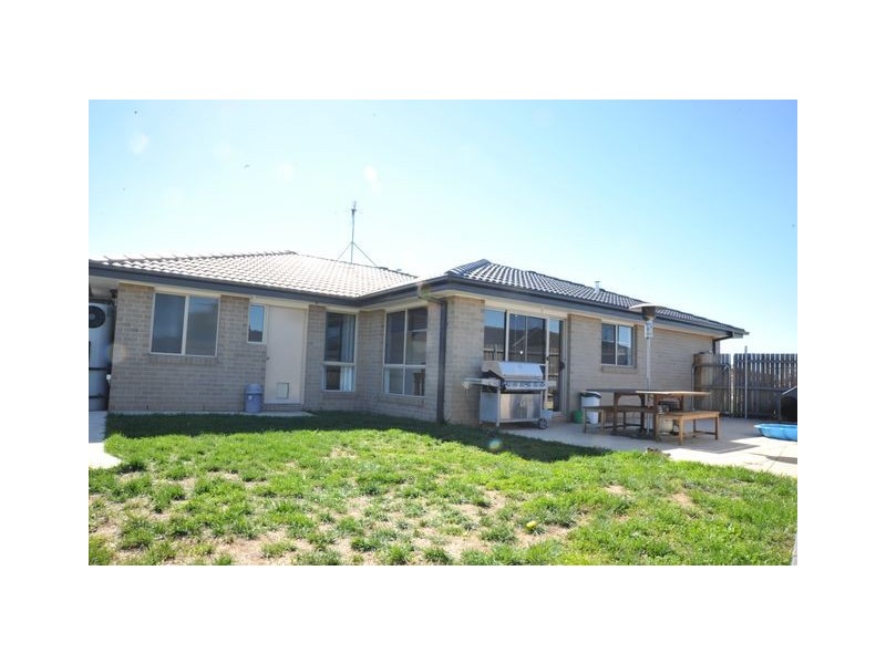 9 Boelke Place, Macgregor ACT 2615