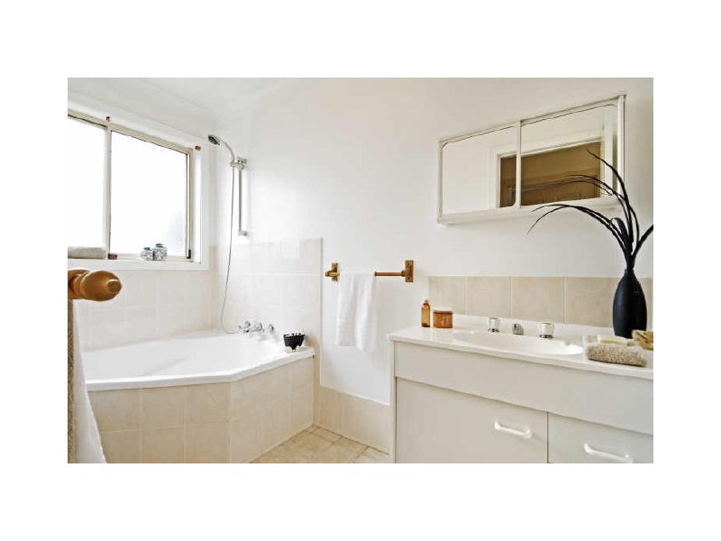 4/1 Walker Crescent, Jerrabomberra NSW 2619