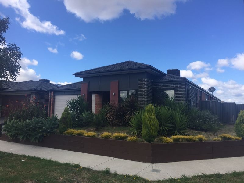 12 Gladiolus Circuit, Cranbourne North VIC 3977
