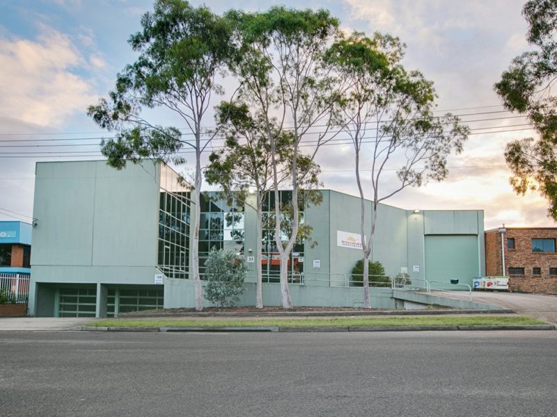 35 Garema Circuit, Kingsgrove NSW 2208