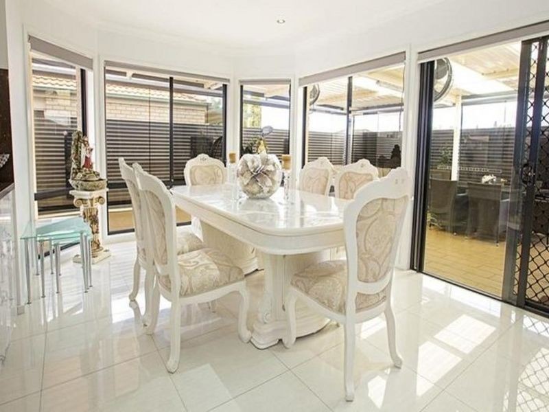 27 Carmichael Drive, West Hoxton NSW 2171