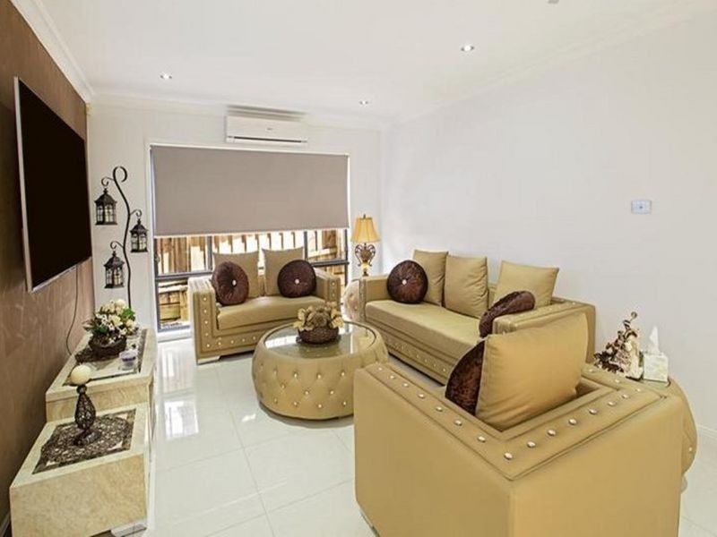 27 Carmichael Drive, West Hoxton NSW 2171
