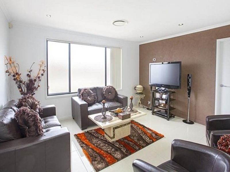 27 Carmichael Drive, West Hoxton NSW 2171