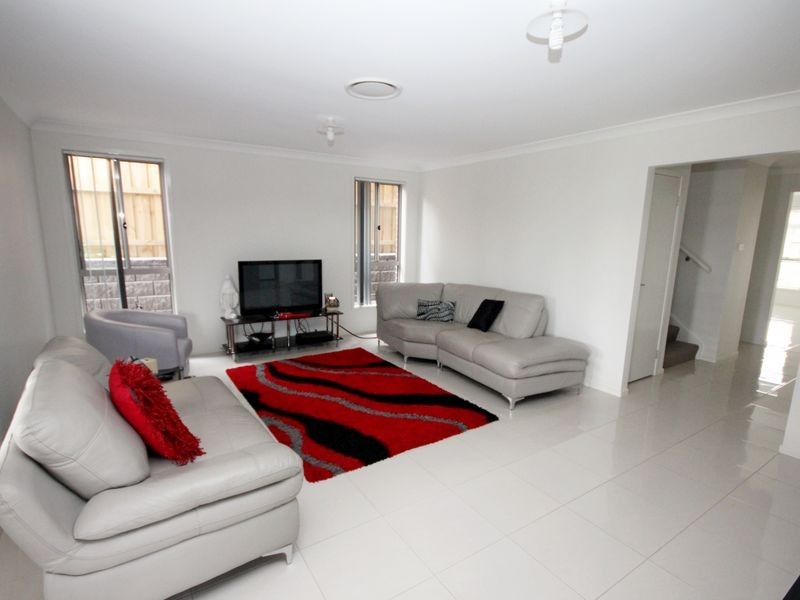 6 Windsock Avenue, Middleton Grange NSW 2171