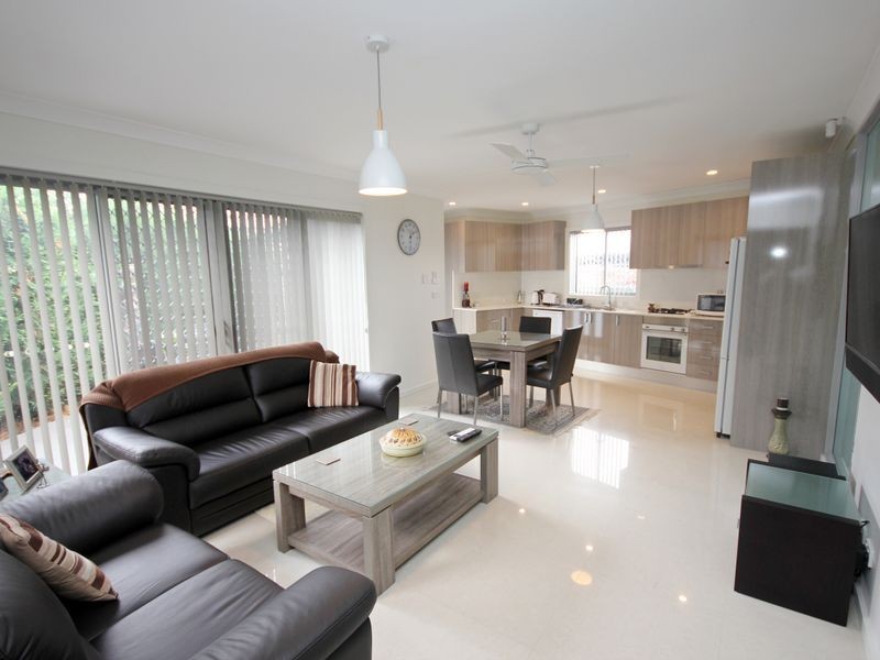 15A Dandenong Close, Bossley Park NSW 2176