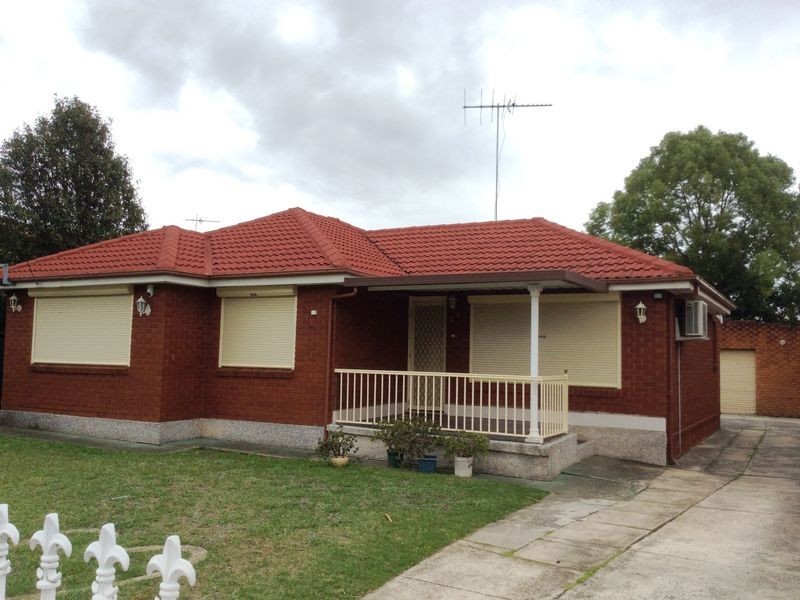 27 Chadwick Crescent, Fairfield West NSW 2165