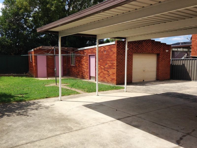 27 Chadwick Crescent, Fairfield West NSW 2165